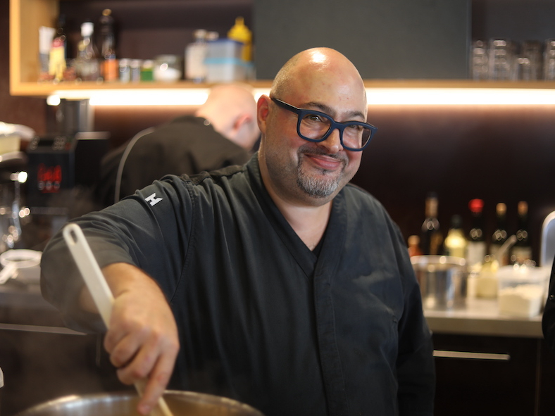 Antonio Colaianni im Einsatz für das Hotel XY.